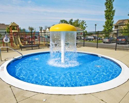 Vacation Village In The Berkshires Hancock Ngoại thất bức ảnh A splash pad