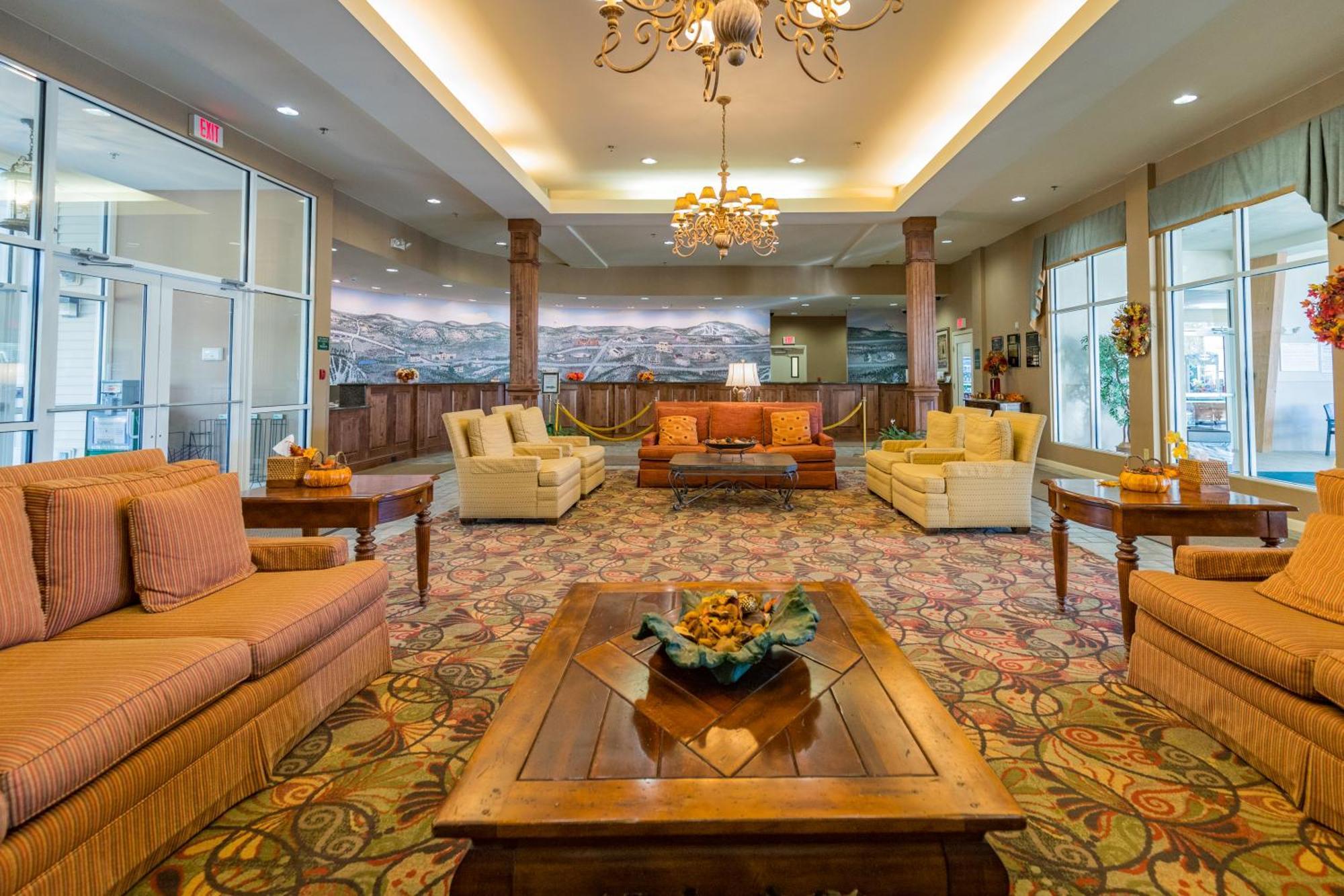 Vacation Village In The Berkshires Hancock Ngoại thất bức ảnh The lobby of the Hilton San Diego Bayfront