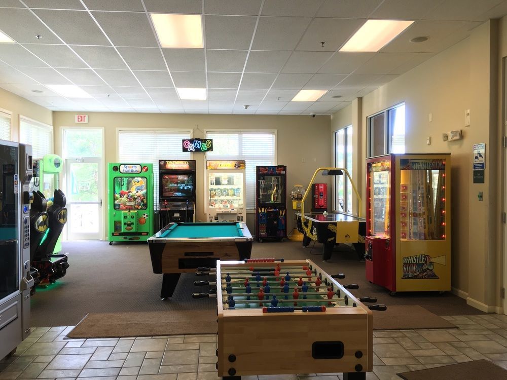 Vacation Village In The Berkshires Hancock Ngoại thất bức ảnh The game room at the Student Union