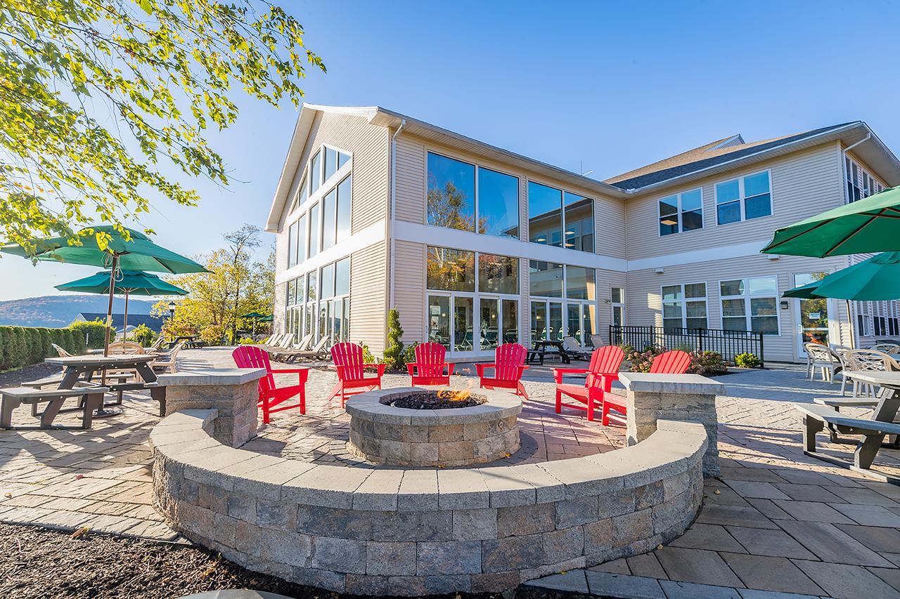 Vacation Village In The Berkshires Hancock Ngoại thất bức ảnh The Student Union Building at the University of New England